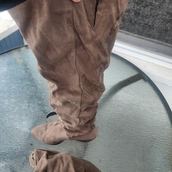 Qupid Womens GUC Sz 7 Slim Suede Like Knee High Boots in Tan with a Wedge - Picture 6 of 10